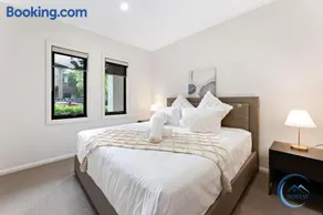 Cozy 4BR Family Haven Walk to Penrith CBD&Train - Image 3