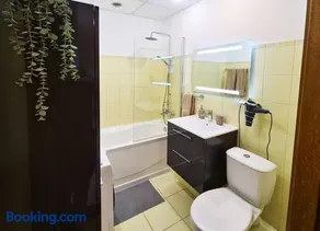 Stylish apartment with parking & spacious balcony - Image 2