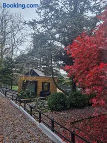 Ty Branwen- Luxury Woodland Lodge with Stunning Views - Image 1