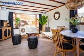 Cabana incl boat, jacuzzi,subboarts on a quiet park with private parking - Image 4