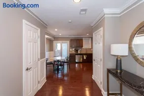 Three BR 2.5 Bath w/ parking spot & deck near metr - Image 4