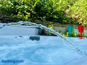 The Foremans House, With Hot Tub, A luxurious Historical pre 16th Century Grade II Listed House, location Essex in a picturesque Village, Country Pub In walking Distance - Image 3
