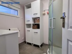 Gîte tout inclus avec jardin clos, terrasse privative, proche forêt et randonnées, 1 chambre, 1 canapé-lit - Image 4