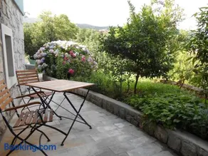 Tranquity Studio Apartment Ika - Image 4