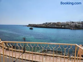 Seafront Apartment - Wifi - Sleeps 6 - ChrisCourt - Image 2