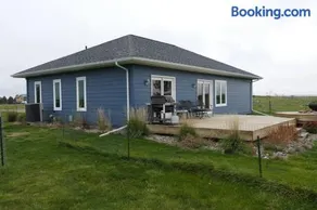 Relaxing Getaway - Fun at the Lake - Image 3