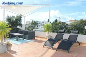 Apartment with private pool - Image 1