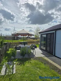EuroParcs De IJssel Eilanden Chalet Liama mit Steg & Zaun IJE553 - Image 1