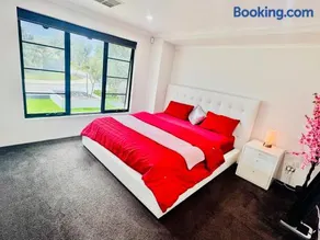 Modern King Suite on Swan Valley Doorstep - Image 3