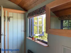 Novelist Shepherd's hut - Image 2