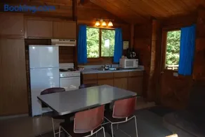 La Conner Camping Resort Deluxe Cabin 5 - Image 4