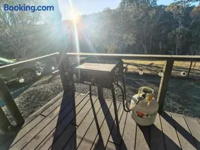 The Frosty Trout - Lakeside Snowy Mts Tiny House - Image 2