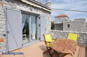 Laconic bay view suite - Image 1