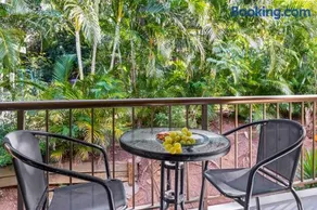 Leafy Studio Retreat near Shops Motorway Access by Custom Bnb Hosting - Image 2