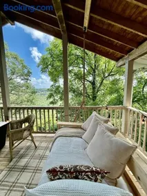 The Hideaway House at The Bluebird - Image 1