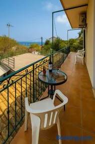 Live the Summer Dream at Gaios Cozy Retreat - Image 2