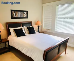 Qualicum Landing Seaside Vill - Image 4