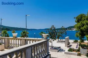 Top Location Three Bedroom Apartment - Image 2