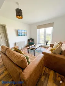 Hightide Seaside Apartment with Beach & Spanish City Views - Image 3