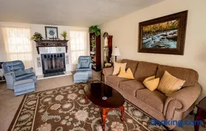 Lakefront Cottage - Spacious House with Private Dock - Image 2