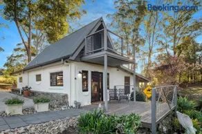 The Cottage at Indooroopilly - Image 1