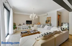 Luxurious Home In Vedène - Image 2