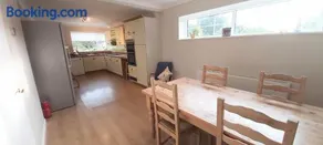 Willow Cottage 4 bed, cosy stopover, dogs welcome - Image 5