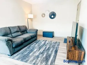 Cozy Comfort 1BR - Renovated, Private, Pet Welcome - Image 1
