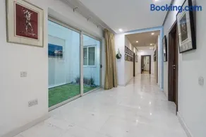 Stunning Luxury 3 Bedroom Apartment - Image 2