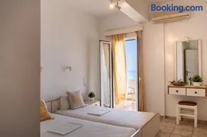 Nefeli Rooms with Sea View in Kalamaki - Image 5