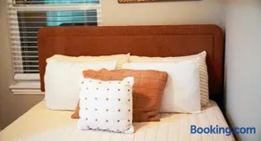 5 minutes from Downtown Dallas Cozy Luxury modern home - Image 2