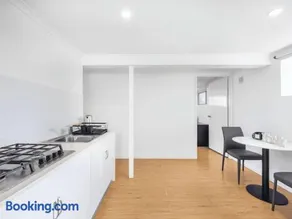 1 Bedroom Unit near Highway Transports n Shops - Image 1