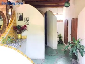 Una Posada Mas - Image 1