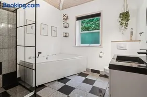 Lovely holiday home in beautiful surroundings, near Mols Bjerge and Ebeltoft - 4 bedrooms - Image 3