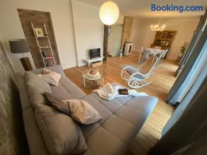 Petite Maison - Image 1