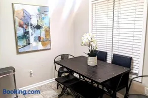 Pet Friendly condo, walk to the Masters - Image 4