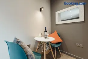 Victoria Apartments Tamworth - Image 2