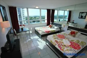 Castle 1118 Studio BayView Direct Beach Access, Tennis, Pool, Restaurants, Free Parking - Image 1