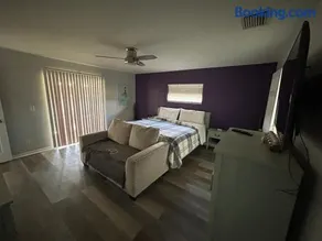 Chambre privée avec jacuzzi, barbecue et jardin | Vue piscine - Image 3