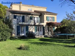 Vaste villa , piscine , garage pour vélos et motos , grand parking - Image 1