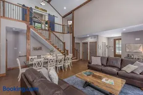 SPACIOUS 8 BR FAMILY HOME with Fun Room & Hot Tub - Image 3