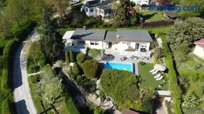 Idyllischer Ferienbungalow in ruhiger Lage mit Pool und großen Garten - Image 1