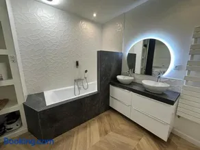 16 personnes - Jacuzzi -Wi-Fi Netflix - Parking - Image 2
