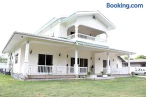 Julie's Holiday Home - Image 2