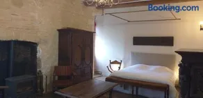 Chambre Renaissance au Château de Champagne-Mouton - Image 2