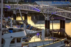 Launceston Waterfront Apartments - Image 3