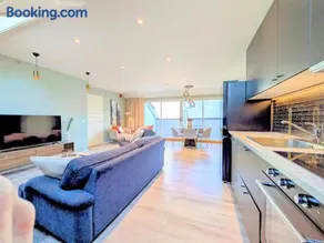 Penthouse in the middle of the city center - 5 bedrooms - fully furnnished and equipped - parking - Image 3