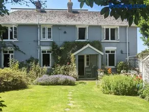 Cliffside is a Cosy Cottage B&B by Cowes Beach - Very big King Size guest BR & a Twin BR too if you book 3 to 4 guests - Image 4