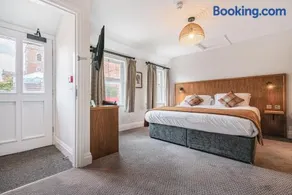 The Cross Keys Hotel - Image 1