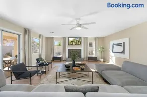 LUXURY Desert Oasis! 5 bedroom, 3 bath w HEATED POOL - Image 3